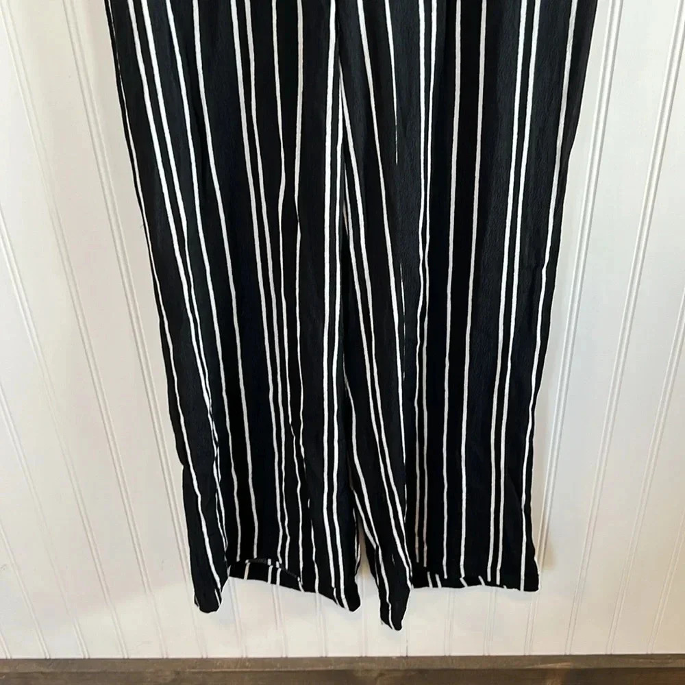 Wild fable,‎ pants suit, jumpsuit, black and white stripe women size medium - Picture 4 of 7